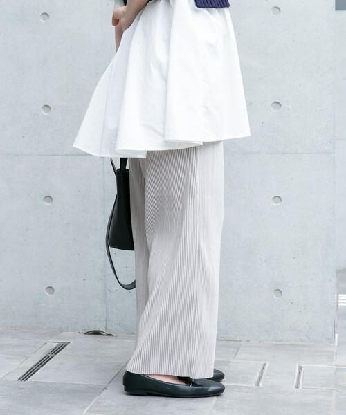 ITEMS URBANRESEARCH（アイテムズ アーバンリサーチ）の「プリーツシャーリングパンツ（その他パンツ・レディース・グレー系その他/ライトブラウン/ブラック・FREE）」の7枚目の写真