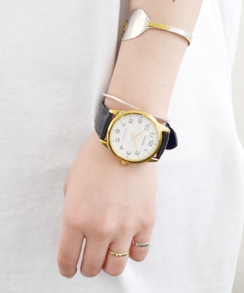 Khaju（カージュ）の「CASIO: ラウンドビッグウォッチ white◇（アナログ腕時計・レディース・ホワイト/オフホワイト・ONE SIZE）」の2枚目の写真