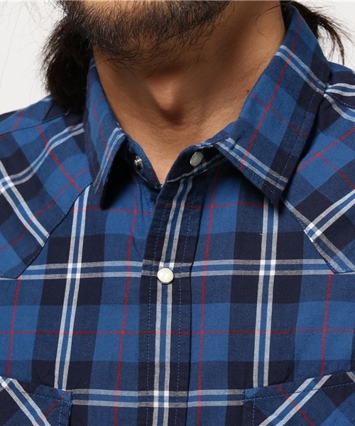 ESSENTIAL GARMENT MEN'S BIGI（エッセンシャルガーメントメンズビギ）の「インディゴチェックシャツ/半袖（シャツ/ブラウス・メンズ・レッド/ブルー・SMALL/LARGE/MEDIUM）」の5枚目の写真