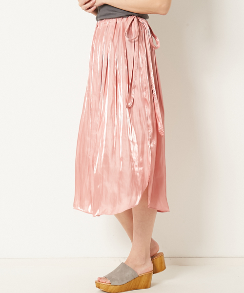 AMERICAN RAG CIE（アメリカンラグシー）の「AMERICAN RAG CIE　ブライトサテンタックギャザースカート（スカート・レディース・イエロー/ピンク・FREE）」の11枚目の写真