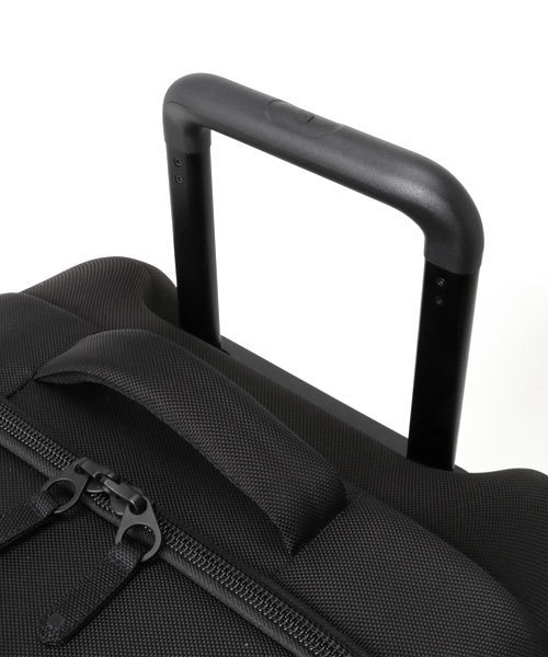 incase（インケース）の「INTR10041-BLKIncase VIA Roller 80 - Black【ZOZO限定アイテム】（スーツケース/キャリーバッグ・メンズ・ブラック・ONE SIZE）」の5枚目の写真