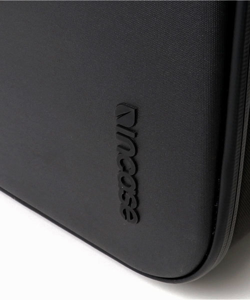 incase（インケース）の「INTR10041-BLKIncase VIA Roller 80 - Black【ZOZO限定アイテム】（スーツケース/キャリーバッグ・メンズ・ブラック・ONE SIZE）」の11枚目の写真