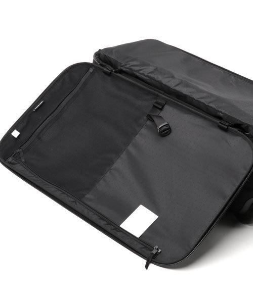 incase（インケース）の「INTR10041-BLKIncase VIA Roller 80 - Black【ZOZO限定アイテム】（スーツケース/キャリーバッグ・メンズ・ブラック・ONE SIZE）」の15枚目の写真