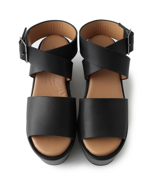 CLANE(クラネ)の「CROSS BELT SANDAL(サンダル・レディース・ホワイト/ブラック・38/37/36)」の5枚目の写真