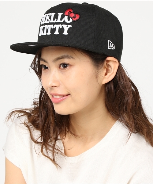 New Era ニューエラ の ニューエラ ハローキティ 9fifty スナップバックキャップ ロゴ リボン ブラック New Era キャップ Wear