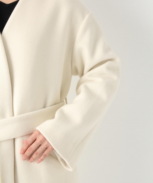 A part by(アパートバイ)の「casheepVネックノーカラーコート 759746 (その他アウター・レディース・オフホワイト/ネイビー/ライトパープル/グリーン・MEDIUM/LARGE)」の10枚目の写真
