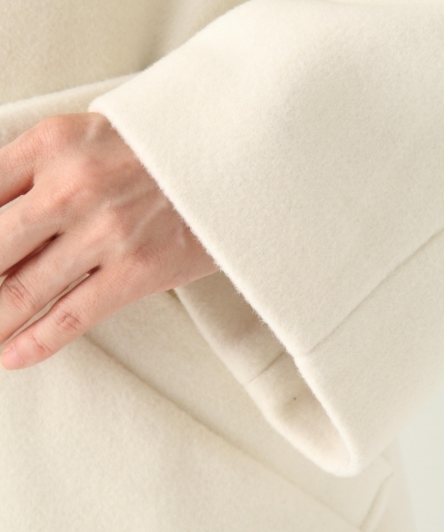 A part by(アパートバイ)の「casheepVネックノーカラーコート 759746 (その他アウター・レディース・オフホワイト/ネイビー/ライトパープル/グリーン・MEDIUM/LARGE)」の11枚目の写真