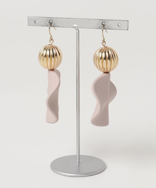 TONE SELECT GOODS(トーンセレクトグッズ)の「【シーラカンス】ヒラヒラゴールドピアス(ピアス(両耳用)・レディース・ライトグレー/ブラウン・FREE)」の1枚目の写真