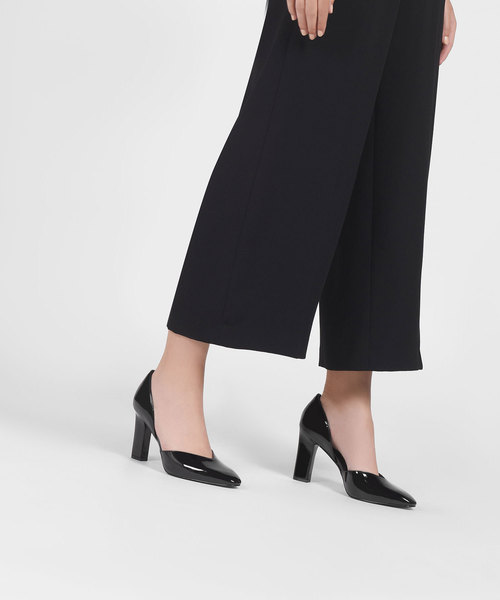 CHARLES & KEITH(チャールズ & キース)の「テパードドルセイヒール / TAPERED D'ORSAY HEELS(パンプス・レディース・ライトグレー/ブラック/ブラウン系その他・22.5cm/23cm/23.5cm/24.5cm/25cm/25.5cm)」の4枚目の写真