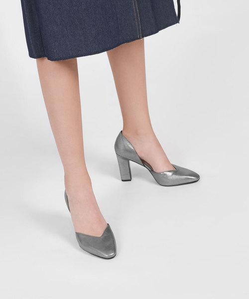 CHARLES & KEITH(チャールズ & キース)の「テパードドルセイヒール / TAPERED D'ORSAY HEELS(パンプス・レディース・ライトグレー/ブラック/ブラウン系その他・22.5cm/23cm/23.5cm/24.5cm/25cm/25.5cm)」の10枚目の写真
