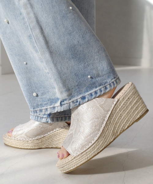 AmiAmi（アミアミ）の「ジュートウエッジサボサンダル（サンダル・レディース・ブラウン/シルバー/ブラック/サンドベージュ/ホワイト/ゴールド/グレイッシュベージュ/ベージュ系その他/シルバー系その他/カーキ/ライラック/シルバー系その他2/ベージュ系その他2/シルバー系その他3/ブラック系その他・35/39/38/34/40/37/36）」の12枚目の写真