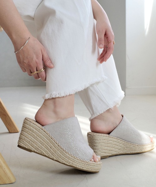 AmiAmi（アミアミ）の「ジュートウエッジサボサンダル（サンダル・レディース・ブラウン/シルバー/ブラック/サンドベージュ/ホワイト/ゴールド/グレイッシュベージュ/ベージュ系その他/シルバー系その他/カーキ/ライラック/シルバー系その他2/ベージュ系その他2/シルバー系その他3/ブラック系その他・35/39/38/34/40/37/36）」の13枚目の写真