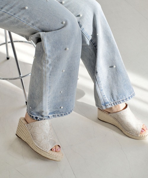 AmiAmi（アミアミ）の「ジュートウエッジサボサンダル（サンダル・レディース・ブラウン/シルバー/ブラック/サンドベージュ/ホワイト/ゴールド/グレイッシュベージュ/ベージュ系その他/シルバー系その他/カーキ/ライラック/シルバー系その他2/ベージュ系その他2/シルバー系その他3/ブラック系その他・35/39/38/34/40/37/36）」の22枚目の写真