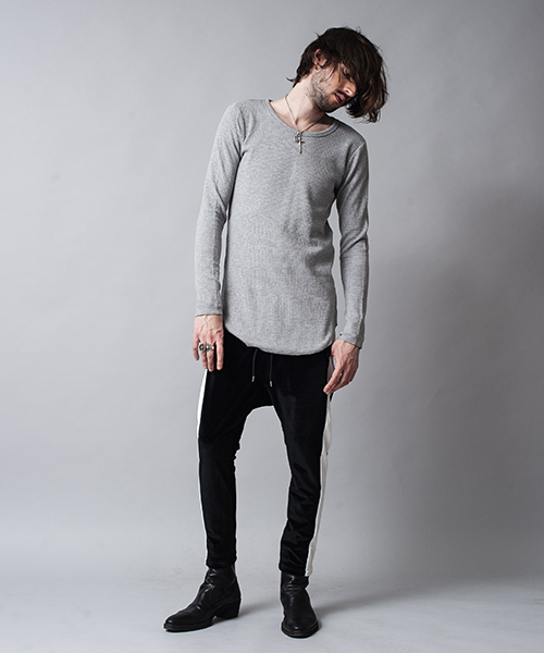 NO ID.(ノーアイディ)の「mlt2265-CトランスファーボーダーC-NロンT(Tシャツ/カットソー・メンズ・アッシュグレー/アイボリー/カーキ/ブラック・1/2)」の9枚目の写真