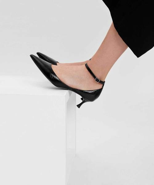 CHARLES & KEITH(チャールズ & キース)の「メタリックアンクルストラップヒールサンダル / METALLIC ANKLE STRAP HEELED SANDALS(サンダル・レディース・ブラック/グリーン/ブロンズ・22.5cm/23cm/23.5cm/24.5cm/25cm)」の4枚目の写真