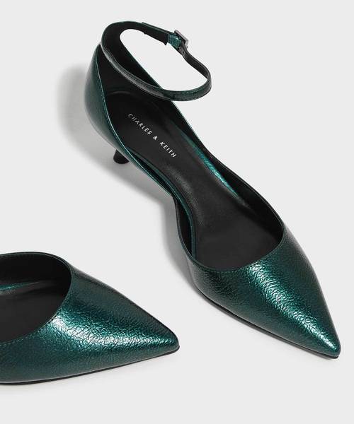 CHARLES & KEITH(チャールズ & キース)の「メタリックアンクルストラップヒールサンダル / METALLIC ANKLE STRAP HEELED SANDALS(サンダル・レディース・ブラック/グリーン/ブロンズ・22.5cm/23cm/23.5cm/24.5cm/25cm)」の13枚目の写真