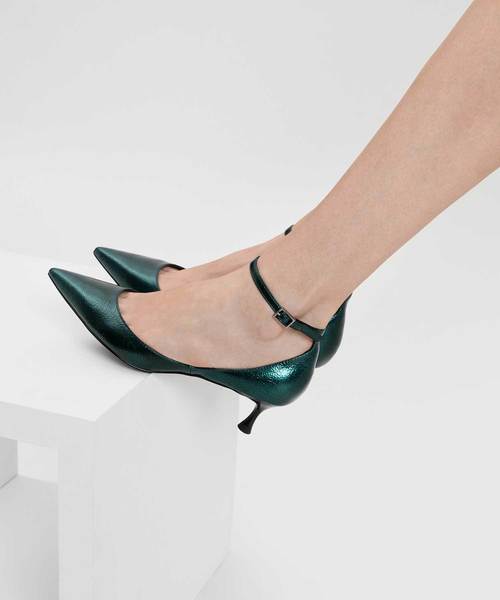 CHARLES & KEITH(チャールズ & キース)の「メタリックアンクルストラップヒールサンダル / METALLIC ANKLE STRAP HEELED SANDALS(サンダル・レディース・ブラック/グリーン/ブロンズ・22.5cm/23cm/23.5cm/24.5cm/25cm)」の15枚目の写真