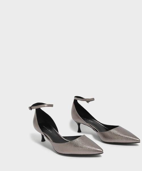 CHARLES & KEITH(チャールズ & キース)の「メタリックアンクルストラップヒールサンダル / METALLIC ANKLE STRAP HEELED SANDALS(サンダル・レディース・ブラック/グリーン/ブロンズ・22.5cm/23cm/23.5cm/24.5cm/25cm)」の17枚目の写真