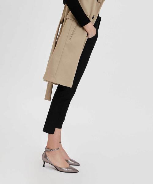 CHARLES & KEITH(チャールズ & キース)の「メタリックアンクルストラップヒールサンダル / METALLIC ANKLE STRAP HEELED SANDALS(サンダル・レディース・ブラック/グリーン/ブロンズ・22.5cm/23cm/23.5cm/24.5cm/25cm)」の21枚目の写真