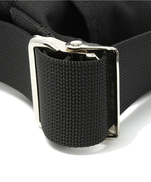 BEAMS（ビームス）の「Manhattan Portage×BEAMS / 別注 1606V GONZ（メッセンジャーバッグ・メンズ・ブラック・ONE SIZE）」の7枚目の写真