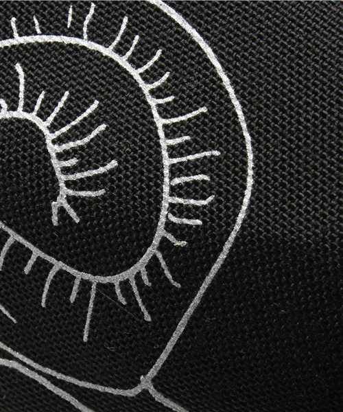 BEAMS（ビームス）の「Manhattan Portage×BEAMS / 別注 1606V GONZ（メッセンジャーバッグ・メンズ・ブラック・ONE SIZE）」の9枚目の写真