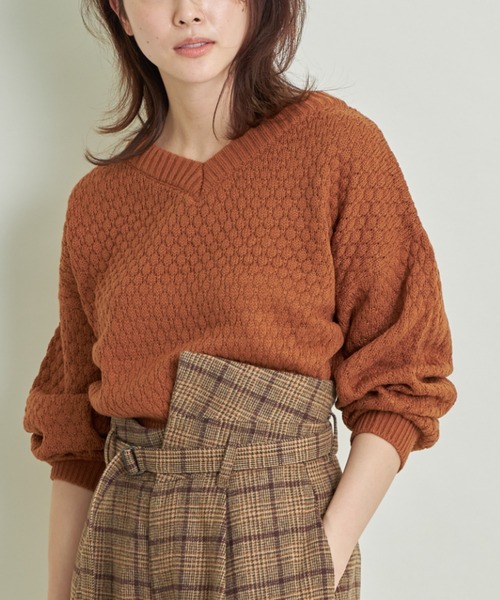 and R（アンドアール）の「ドット編み前後2WAYボリュームニット（ニット/セーター・レディース・ブラック/オフホワイト/キャメル・FREE）」の2枚目の写真