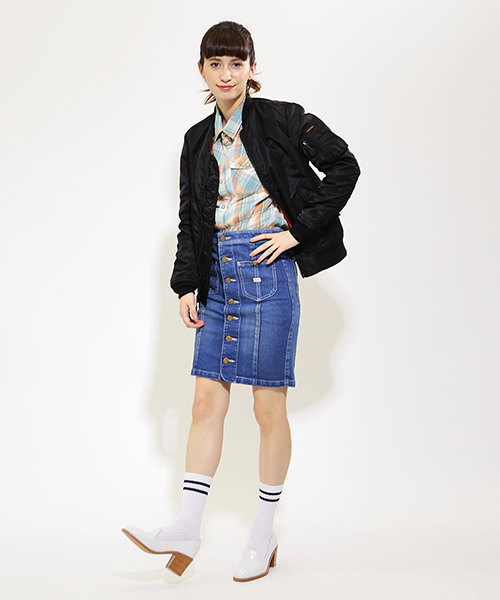 Another Edition(アナザーエディション)の「AE×AVIREX MA-1(ミリタリージャケット・レディース・オリーブ/ブラック・SMALL/MEDIUM)」の2枚目の写真