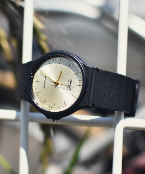 CASIO(カシオ)の「【60】【CASIO(カシオ)】STANDARD ANALOGUE(アナログ腕時計・メンズ・ホワイト/ブラック/シルバー/ゴールド/イエロー/ホワイト系その他/ブラック系その他/ホワイト系その他2/ブラック系その他2/ブラック系その他3/ホワイト系その他3・FREE)」の1枚目の写真