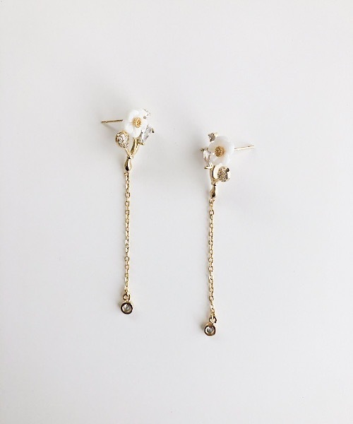 TIMELESS&THREE(タイムレスアンドスリー)の「シェルフラワーモチーフピアス(ピアス(両耳用)・レディース・A/B/C/D/E/F/G/H/I/J/K/M/L/R/T/P/S/O/Q/U/W/V/Y/X/Z/その他1/その他2/その他3/その他5/その他4/その他6/その他7/その他8・FREE)」の5枚目の写真