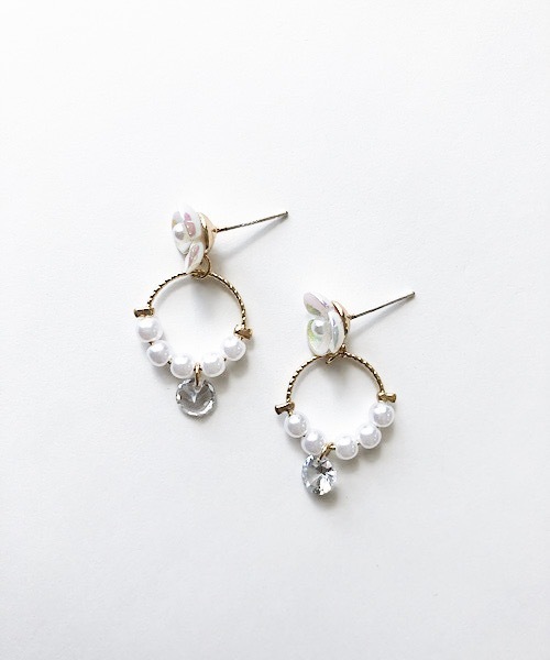 TIMELESS&THREE(タイムレスアンドスリー)の「シェルフラワーモチーフピアス(ピアス(両耳用)・レディース・A/B/C/D/E/F/G/H/I/J/K/M/L/R/T/P/S/O/Q/U/W/V/Y/X/Z/その他1/その他2/その他3/その他5/その他4/その他6/その他7/その他8・FREE)」の1枚目の写真