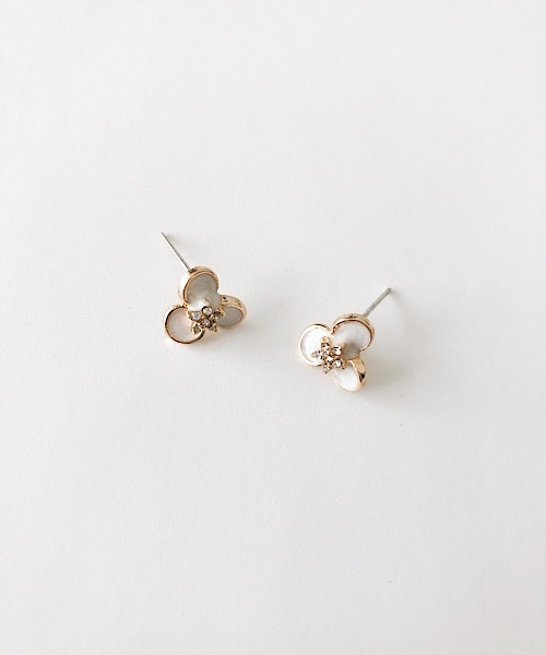 TIMELESS&THREE(タイムレスアンドスリー)の「シェルフラワーモチーフピアス(ピアス(両耳用)・レディース・A/B/C/D/E/F/G/H/I/J/K/M/L/R/T/P/S/O/Q/U/W/V/Y/X/Z/その他1/その他2/その他3/その他5/その他4/その他6/その他7/その他8・FREE)」の20枚目の写真
