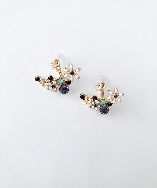 TIMELESS&THREE(タイムレスアンドスリー)の「シェルフラワーモチーフピアス(ピアス(両耳用)・レディース・A/B/C/D/E/F/G/H/I/J/K/M/L/R/T/P/S/O/Q/U/W/V/Y/X/Z/その他1/その他2/その他3/その他5/その他4/その他6/その他7/その他8・FREE)」の21枚目の写真