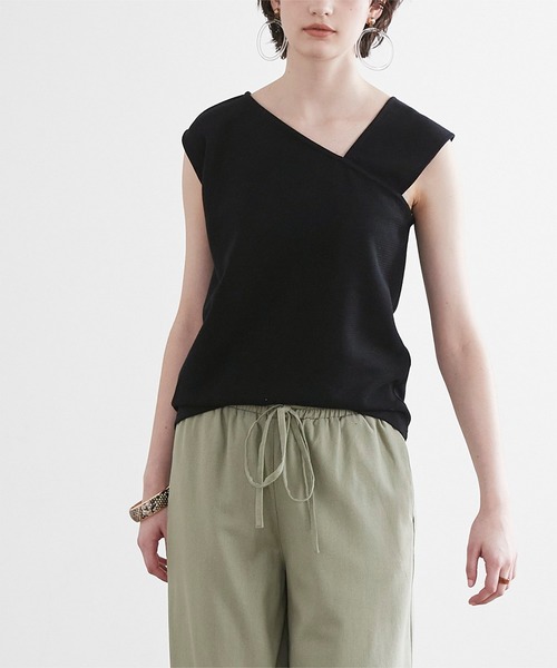 titivate（ティティベイト）の「ｱｼﾝﾒﾄﾘｰﾉｰｽﾘｰﾌﾞﾄｯﾌﾟｽ（タンクトップ・レディース・ブラック/ブルー/グリーン/キャメル/ライトベージュ/グレイッシュベージュ・S/M）」の2枚目の写真