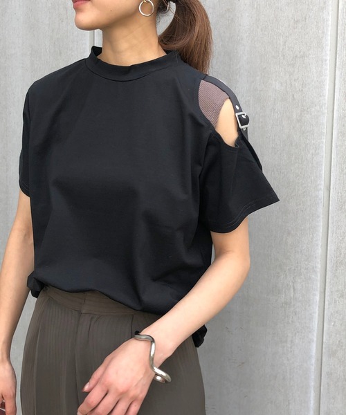 &g'aime（アンジェム）の「【&g'aime】ショルダーベルトTシャツ（Tシャツ/カットソー・レディース・ブラック/ベージュ/ブラウン・FREE）」の5枚目の写真
