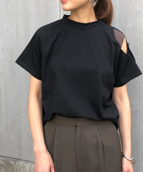 &g'aime（アンジェム）の「【&g'aime】ショルダーベルトTシャツ（Tシャツ/カットソー・レディース・ブラック/ベージュ/ブラウン・FREE）」の4枚目の写真