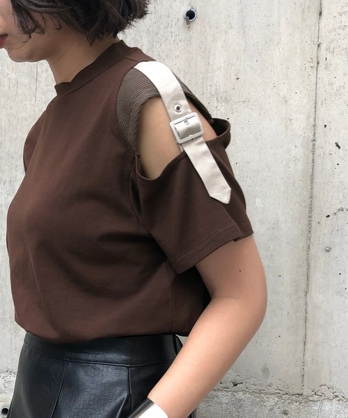 &g'aime（アンジェム）の「【&g'aime】ショルダーベルトTシャツ（Tシャツ/カットソー・レディース・ブラック/ベージュ/ブラウン・FREE）」の12枚目の写真