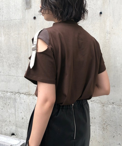 &g'aime（アンジェム）の「【&g'aime】ショルダーベルトTシャツ（Tシャツ/カットソー・レディース・ブラック/ベージュ/ブラウン・FREE）」の13枚目の写真