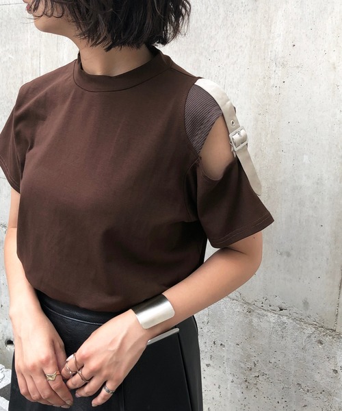 &g'aime（アンジェム）の「【&g'aime】ショルダーベルトTシャツ（Tシャツ/カットソー・レディース・ブラック/ベージュ/ブラウン・FREE）」の11枚目の写真