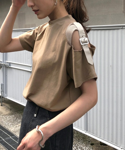 &g'aime（アンジェム）の「【&g'aime】ショルダーベルトTシャツ（Tシャツ/カットソー・レディース・ブラック/ベージュ/ブラウン・FREE）」の16枚目の写真