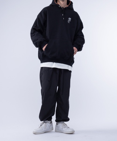 Perushu(ペルーシュ)の「レトロバラ線画裏起毛パーカー(パーカー・メンズ・ブラック/ダークブラウン/アイボリー/ダークブルー・MEDIUM/LARGE)」の6枚目の写真