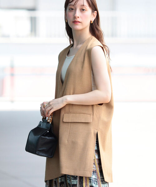 Ray BEAMS（レイビームス）の「Ray BEAMS / Vネック ロング ベスト（ベスト・レディース・オフホワイト/カーキ・ONE SIZE）」の19枚目の写真