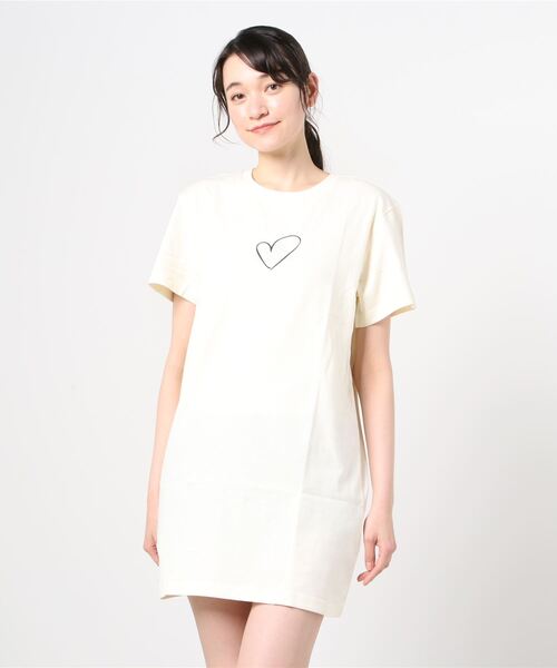 adidas（アディダス）の「アディダス adidas WLogoGRFXTeeDress（ワンピース・レディース・オフホワイト/ブラック・M/S/XL/L）」の2枚目の写真