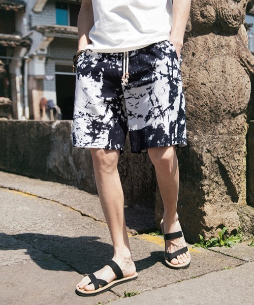 KOR（ケーオーアール）の「総柄リラックスハーフパンツ（その他パンツ・メンズ・ブラック/ネイビー/ピンク/ブルー/ブラック×ホワイト/ブラック系その他/ピンク系その他/ブラック×イエロー・M/L/XL）」の2枚目の写真