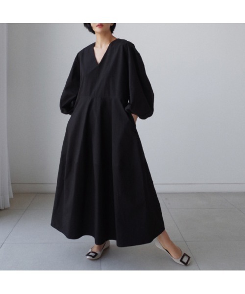 Ritzy(リッツィー)の「大人シルエット ゆるシルエット マキシ丈Vネックワンピース(ワンピース・レディース・ブラック/ベージュ・S/M/L/XL)」の2枚目の写真