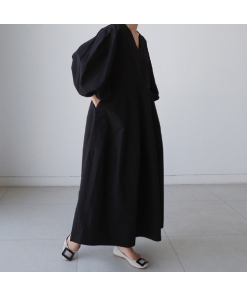 Ritzy(リッツィー)の「大人シルエット ゆるシルエット マキシ丈Vネックワンピース(ワンピース・レディース・ブラック/ベージュ・S/M/L/XL)」の3枚目の写真