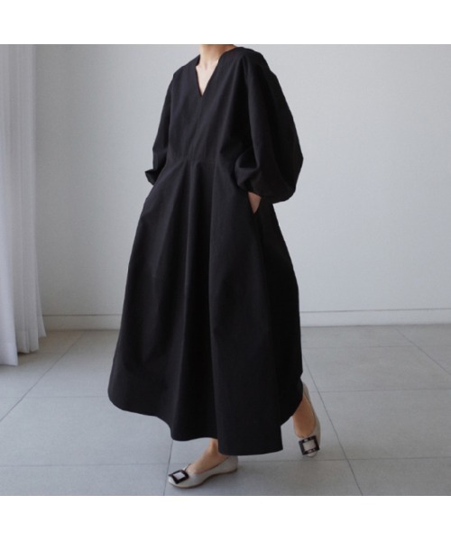 Ritzy(リッツィー)の「大人シルエット ゆるシルエット マキシ丈Vネックワンピース(ワンピース・レディース・ブラック/ベージュ・S/M/L/XL)」の6枚目の写真