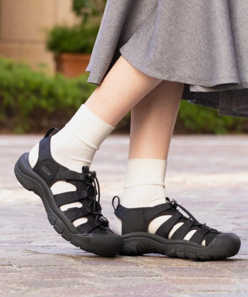 KEEN(キーン)の「NEWPORT H2 / ニューポート エイチツー / レディース サンダル(サンダル・レディース・ブラック×ブラック/ベージュ・23cm/23.5cm/24cm/24.5cm/22.5cm/25cm/25.5cm/26cm)」の12枚目の写真