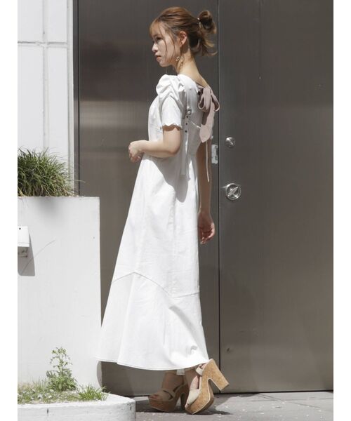 dazzlin（ダズリン）の「ボートメローバックリボン半袖TOPS（Tシャツ/カットソー・レディース・ブラック/オフホワイト/モカ/アイボリー・FREE）」の8枚目の写真