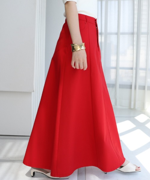 moment+（モーメントプラス）の「カラーT/Cツイル フレアロングスカート（スカート・レディース・ブラック/ブラウン/オフホワイト/カーキ/サックスブルー/インディゴブルー/アイボリー/グレイッシュベージュ/ブルー/オレンジ/グリーン/レッド・M/L）」の11枚目の写真