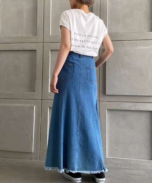 moment+（モーメントプラス）の「カラーT/Cツイル フレアロングスカート（スカート・レディース・ブラック/ブラウン/オフホワイト/カーキ/サックスブルー/インディゴブルー/アイボリー/グレイッシュベージュ/ブルー/オレンジ/グリーン/レッド・M/L）」の14枚目の写真